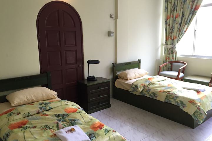 Room 9 of 36
