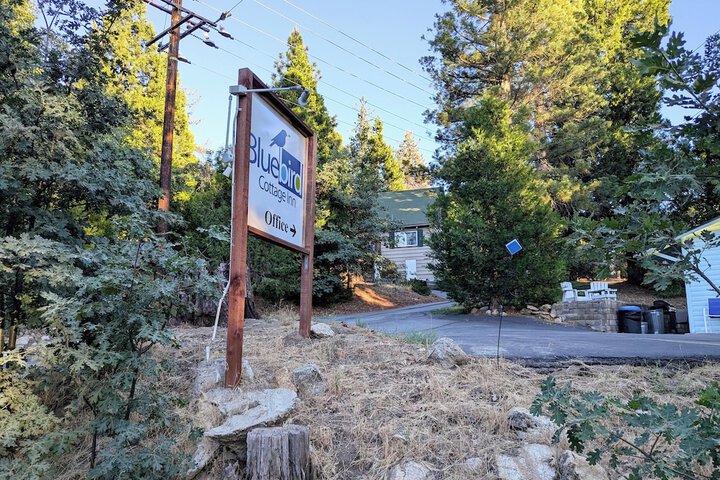 Bluebird Cottage Inn in Idyllwild, CA
