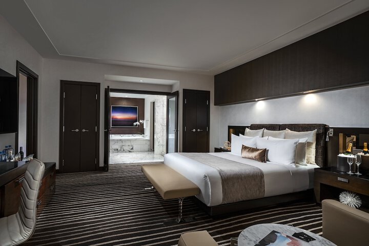 Room 17 of 211