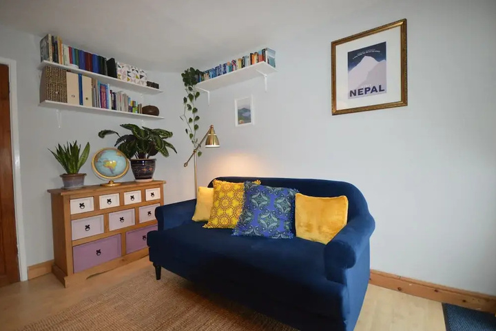Room 5 of 12