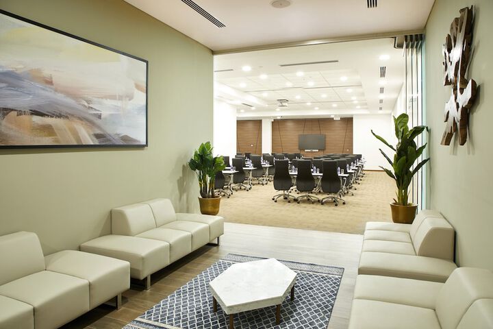Business Center 66 of 77