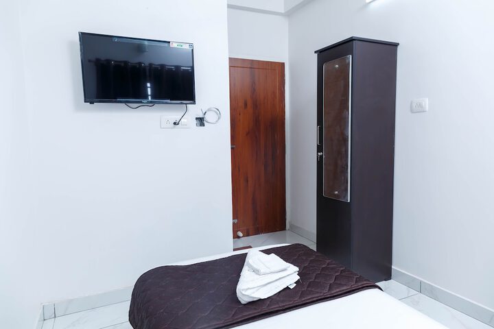Room 12 of 37