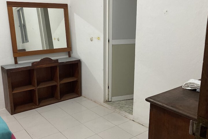 Room 4 of 12