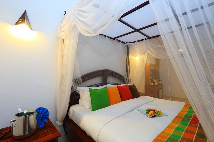Room 4 of 61
