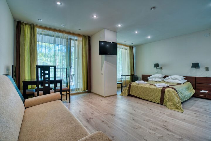 Room 27 of 118