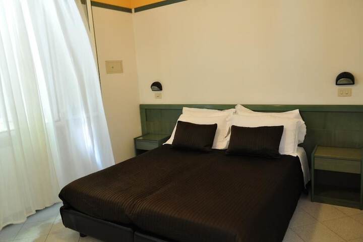 Room 10 of 35