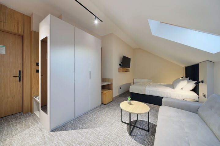 Room 34 of 80