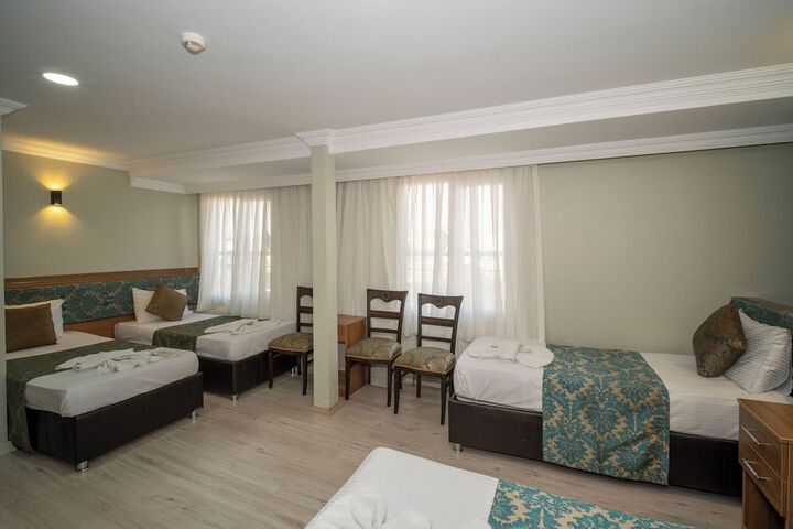 Room 14 of 90