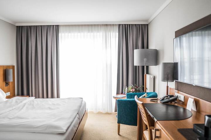 Room 8 of 42