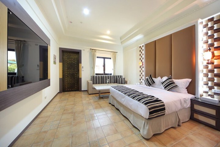 Room 9 of 26