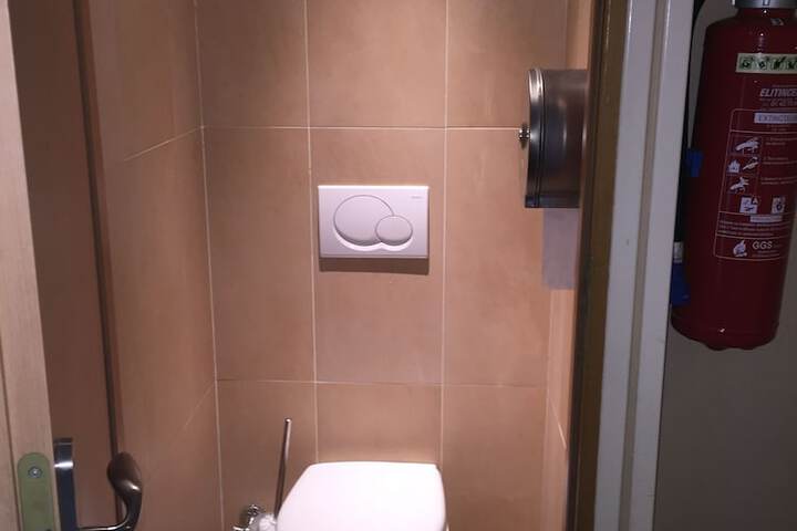 Room 38 of 46