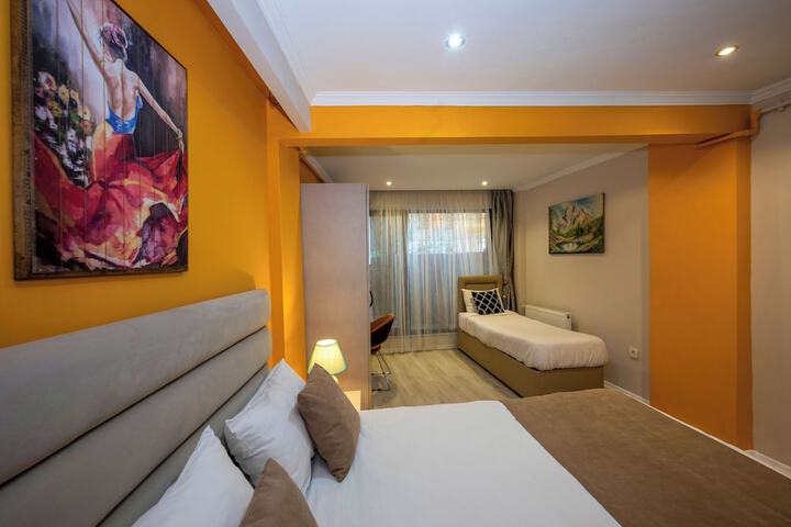 Room 4 of 158