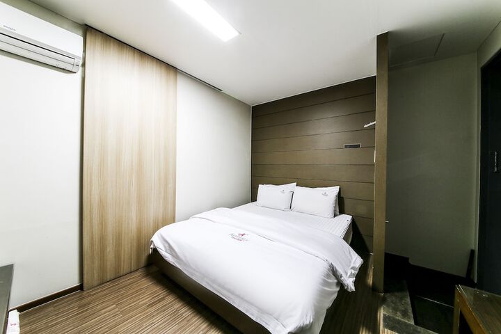 Room 12 of 95