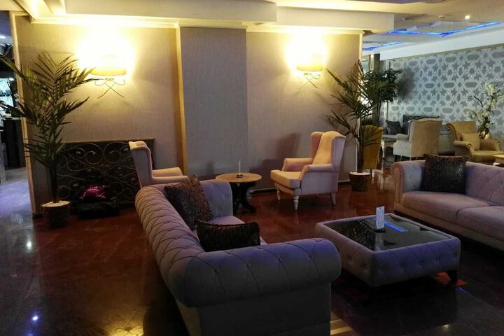 Room 21 of 34