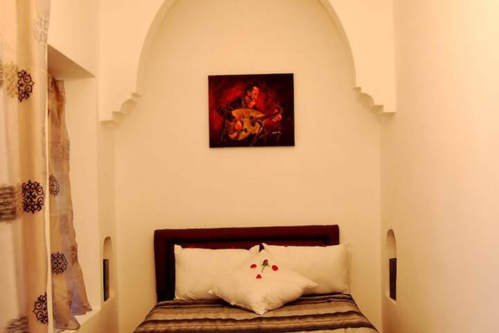 Room 4 of 27