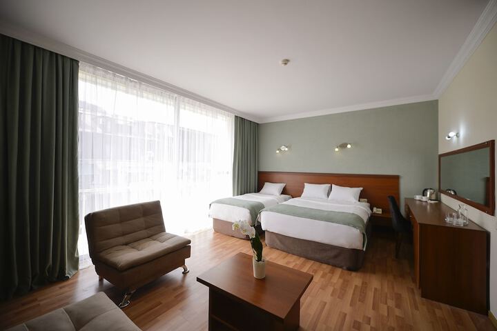 Room 15 of 37