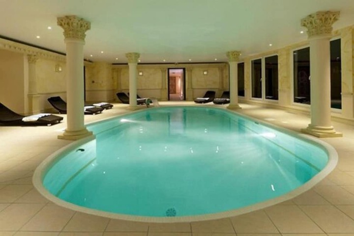 Pool Hotel