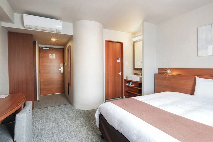 Room 16 of 172