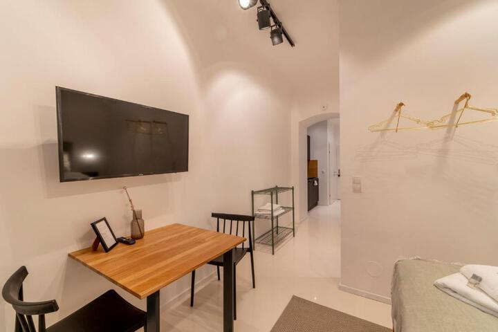 Room 5 of 8