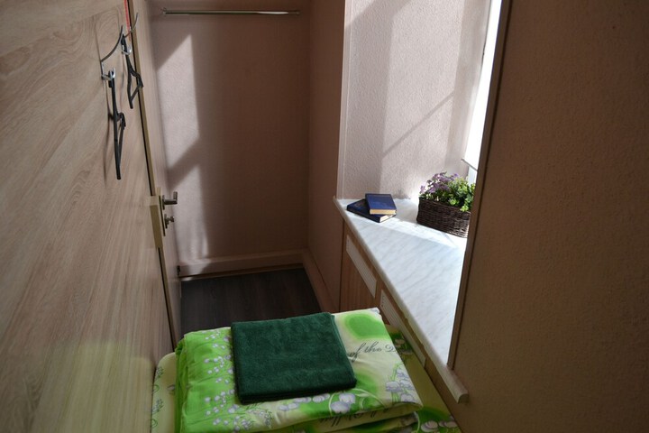 Room 13 of 33