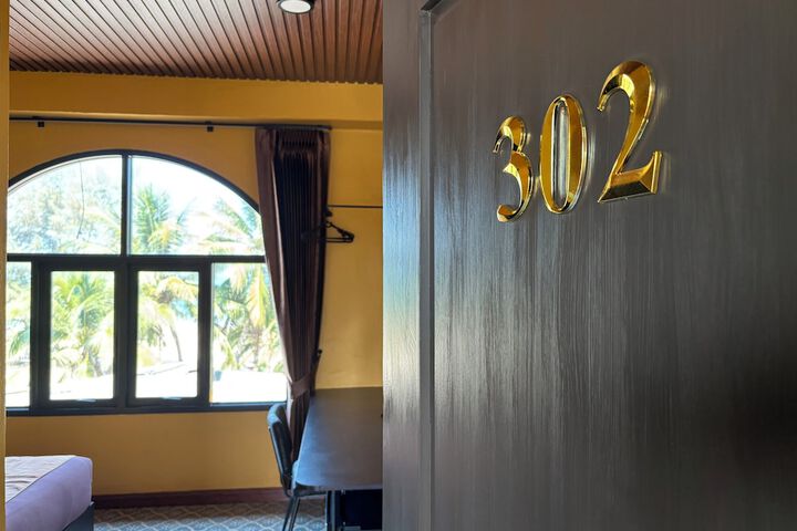 Room 48 of 94