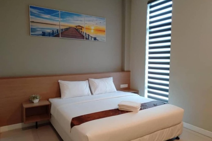 Room 33 of 63