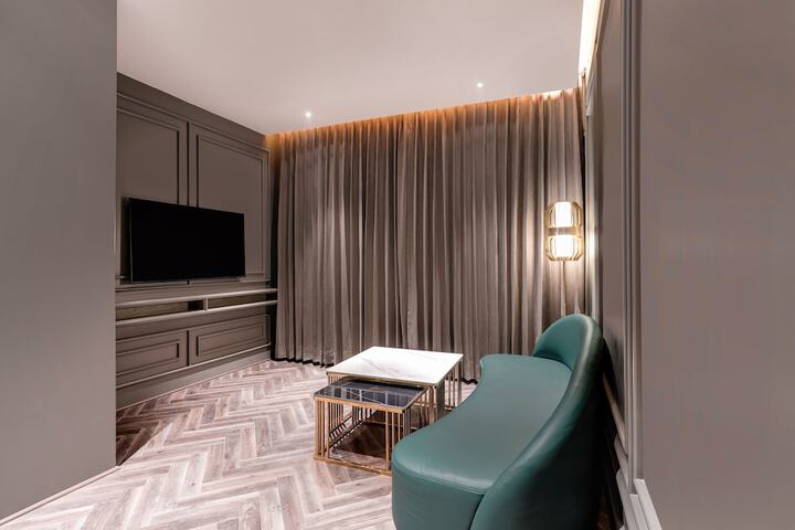 Room 30 of 85