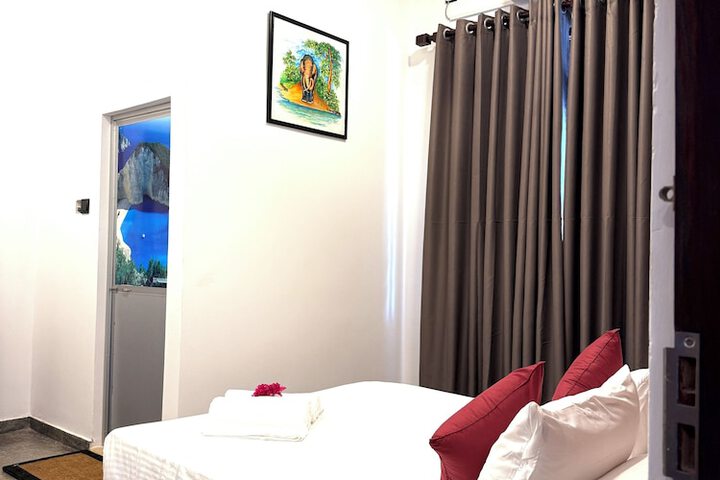 Room 2 of 28