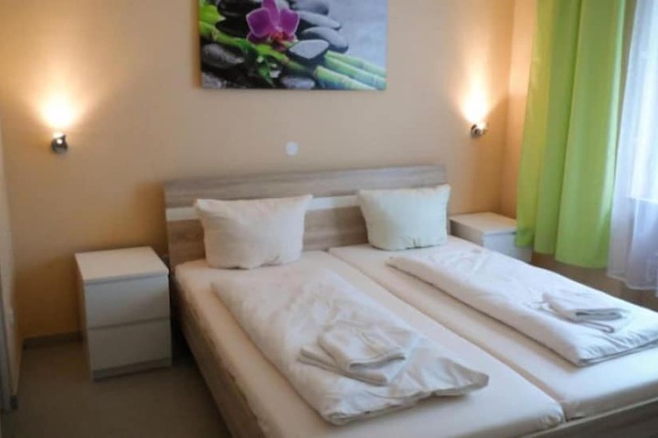 Room 8 of 37