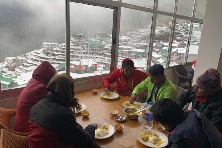 Dining 15 of 18