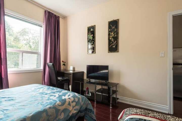 Room 2 of 6