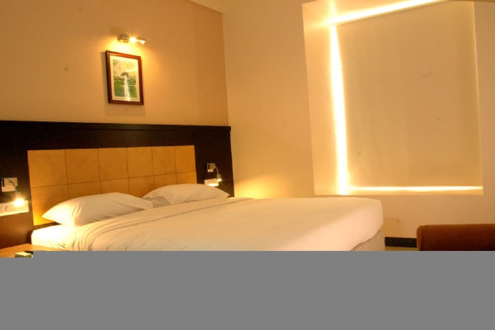 Room 4 of 7
