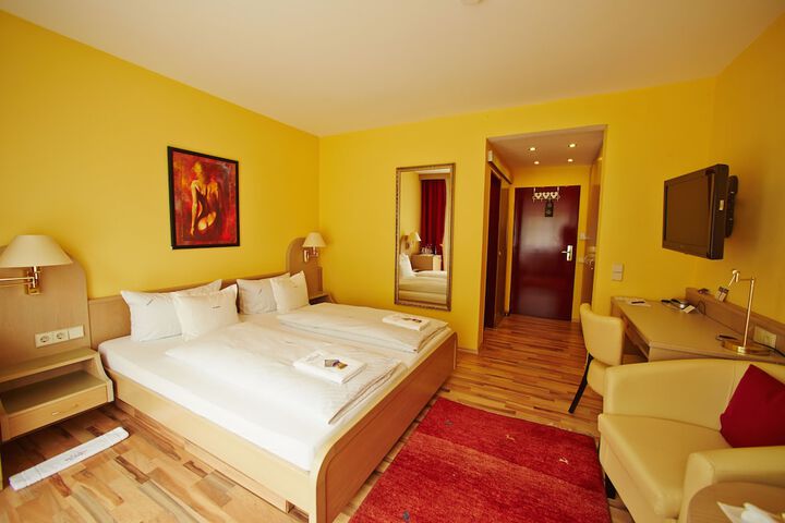Room 5 of 32