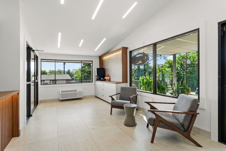 Entrance & Lobby