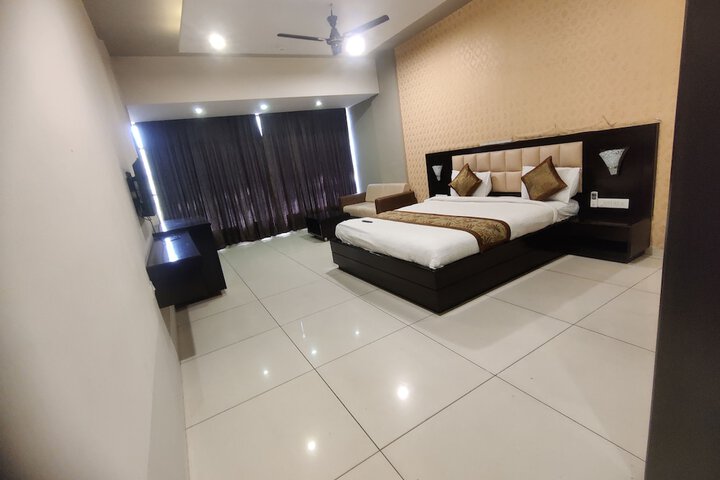 Room 3 of 15
