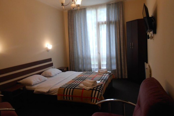 Room 12 of 33