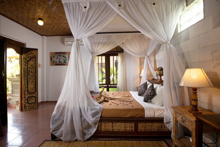 Room 4 of 33