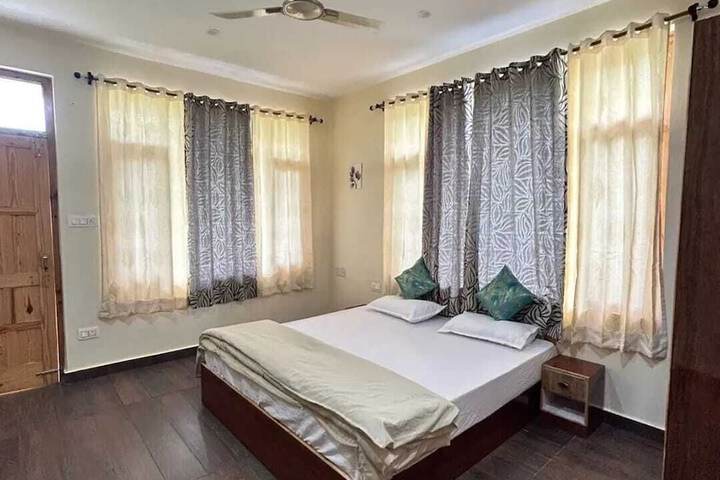 Room 8 of 15