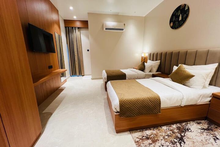 Room 2 of 20