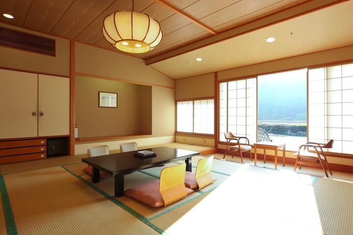Room 6 of 44