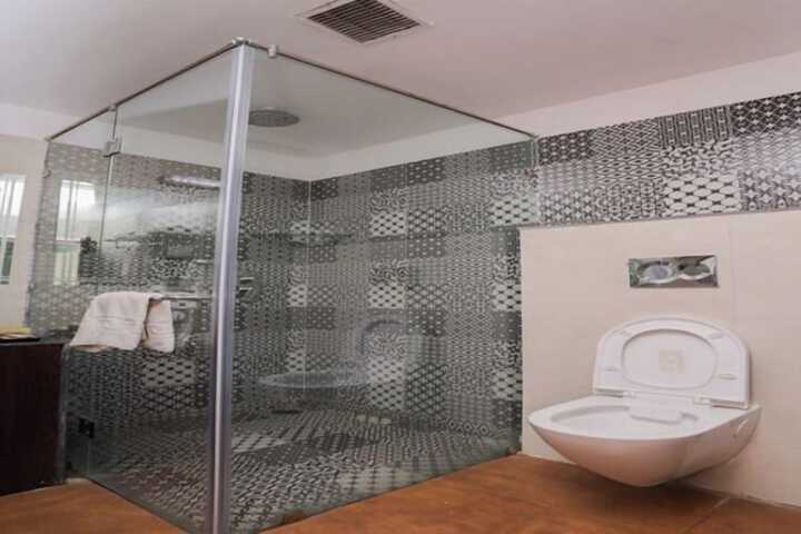 Room 12 of 20