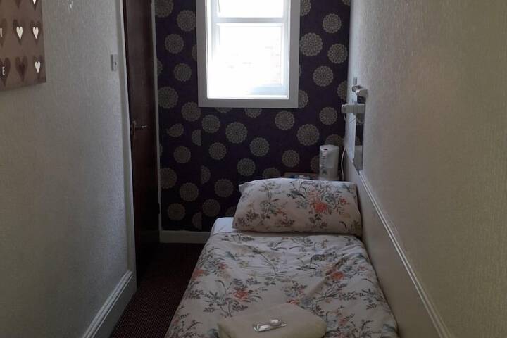 Room 5 of 40