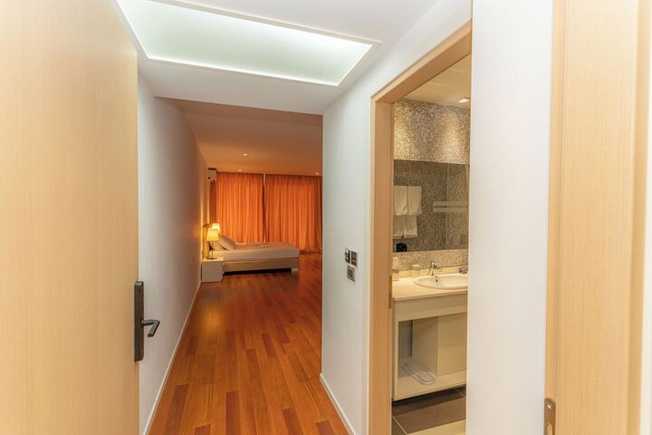 Room 8 of 63