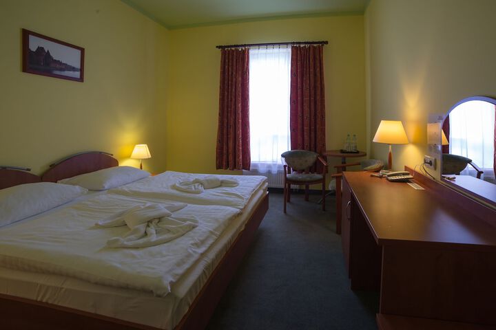 Room 8 of 41