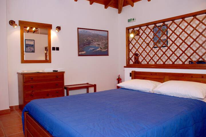 Room 4 of 36