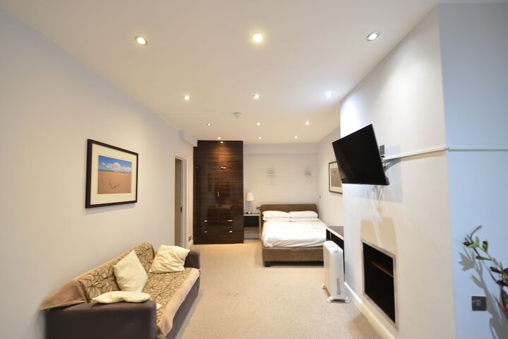 Room 40 of 371