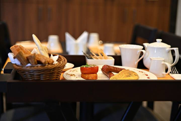 Dining 24 of 30