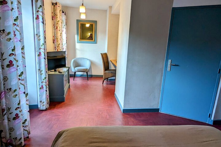 Room 17 of 43