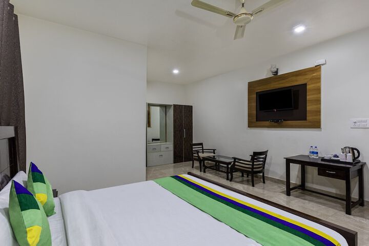 Room 16 of 40