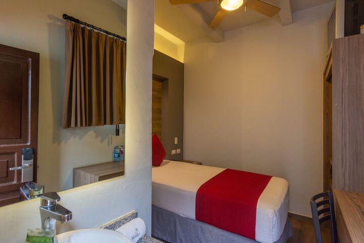 Room 28 of 132